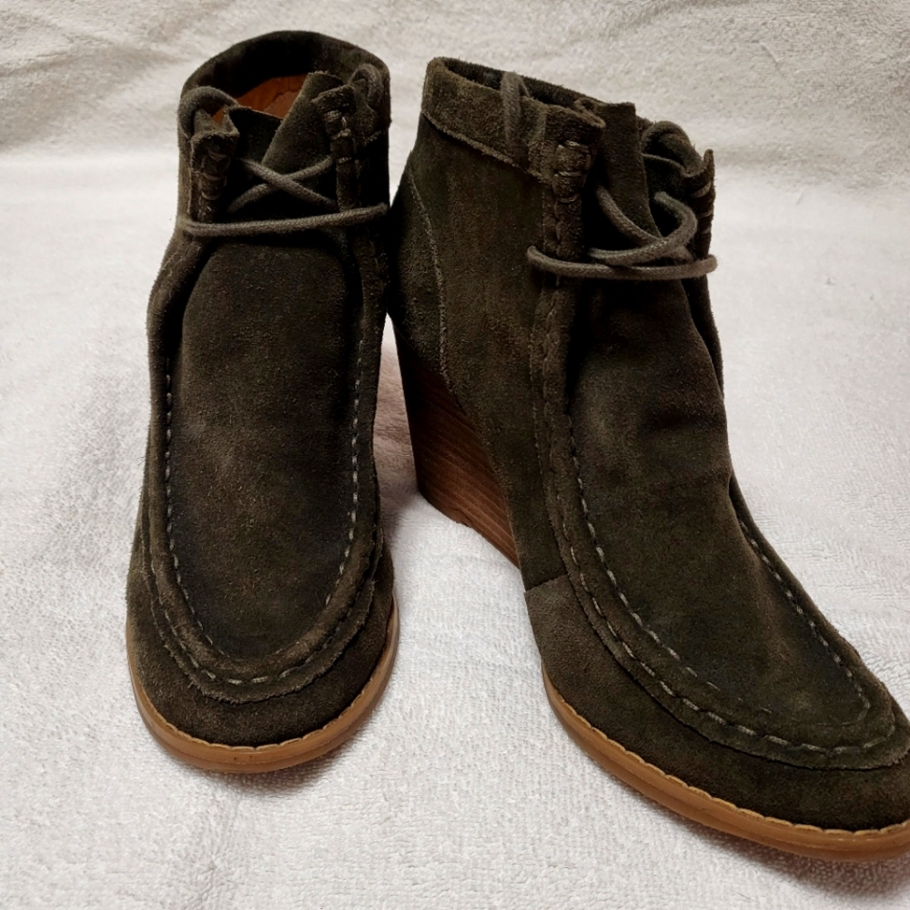LUCKY BRAND YSABEL Moss Green suede lace up wedge Heeled Boots Women's size 8